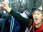 Kırgız muhalefet kendisini Cumhurbaşkanı akrabaları tarafından beslenir