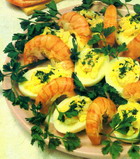 Huevos rellenos de camarón