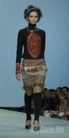 アカデミーファッションの"Symbat"冬2013/07"ファッションウィークモスクワ、秋では