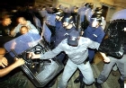 Demonstrantów w Budapeszcie strzelać pociskami gumowymi
