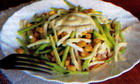 Salat mit Tintenfisch "Surf"